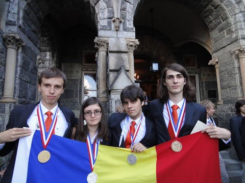 Elevii români au câștigat patru medalii la Olimpiada Internațională de Chimie - 5271524445647955670031268031693n-1343765617.jpg