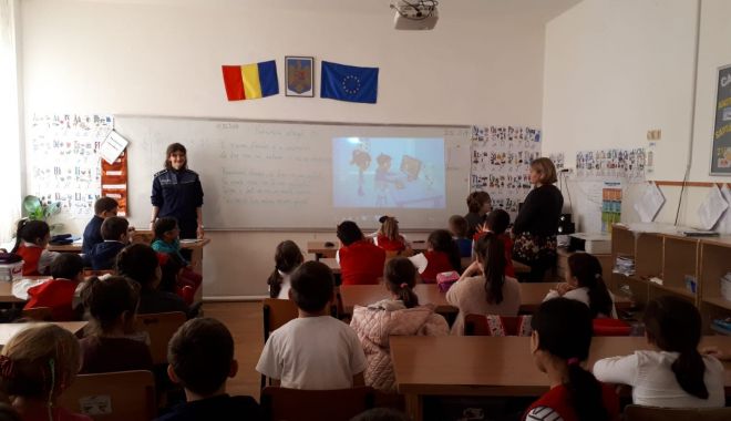 Elevi din jud. Constanța, față în față cu oamenii legii - 52749980333753290576390509078178-1550747731.jpg