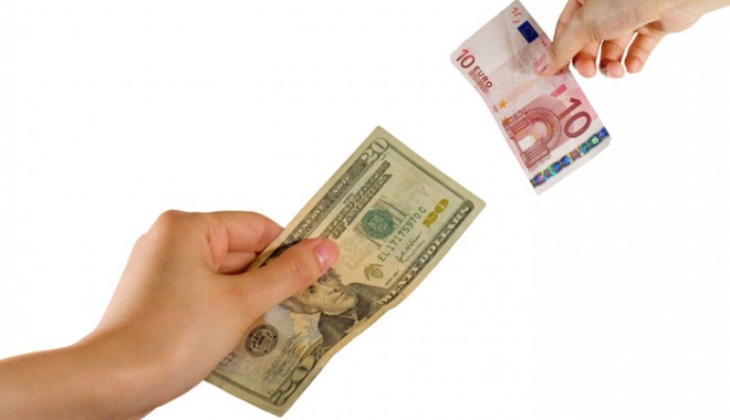 Moneda națională se depreciază ușor - 5275currencyexchange-1341311312.jpg