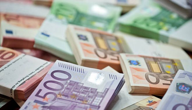Se schimbă banii! Scapă de aceste bancnote până în decembrie 2018 - 529031701612x612-1534934290.jpg