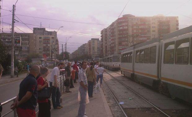 Două TRAMVAIE s-au CIOCNIT în Capitală: cel puțin DOI RĂNIȚI - 53235110150954246491243583396321-1342607370.jpg