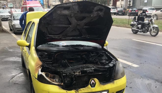 TAXI în flăcări, în zona Spitalului Militar din Constanța - 53274863417419252339392505906334-1552650411.jpg