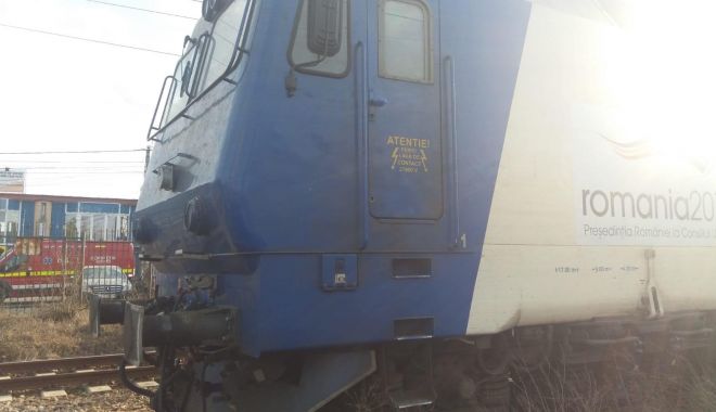 O persoană s-a aruncat în fața trenului, pe calea ferată, în dreptul străzii I.C. Brătianu. Victima ar fi rămas fără picioare - 53430066422891451605845690510927-1551795320.jpg