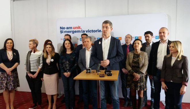Președintele USR Dan Barna și liderul PLUS Dacian Cioloș, prezenți la Constanța - 53560122411006659469593815479080-1552814410.jpg