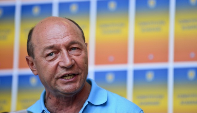 Băsescu, la RRA: Românii să nu se prezinte la referendum - 5361832mediafaxfotooctavganea834-1343231878.jpg