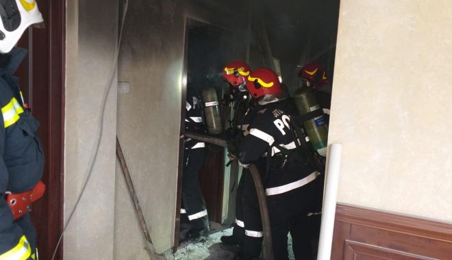 Incendiu într-un hotel din Mamaia! - 53828713570133746835286857052668-1552566393.jpg