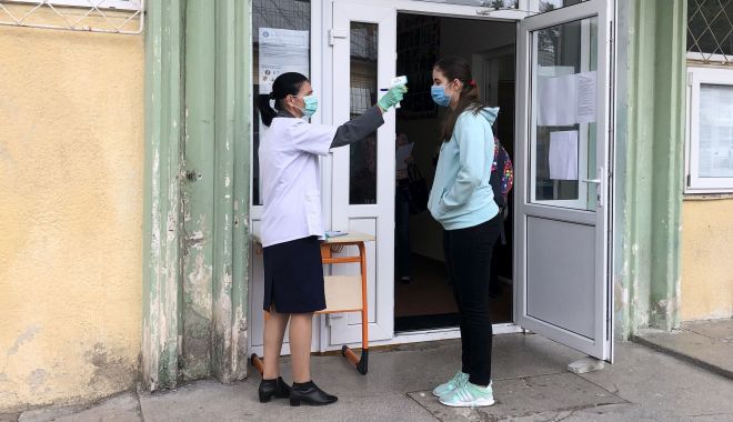 53 de elevi şi profesori, infectaţi cu noul coronavirus, în judeţul Constanţa - 53deelevi-1601480476.jpg