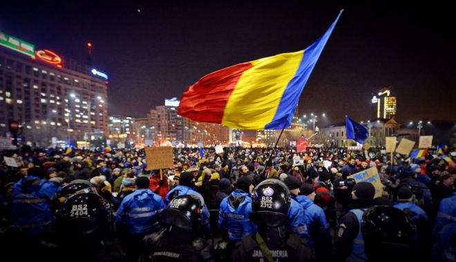 Protest în Piața Victoriei după decizia CCR privind revocarea șefei DNA - 5414647c457142e48d1f81d3443b914a-1527698149.jpg