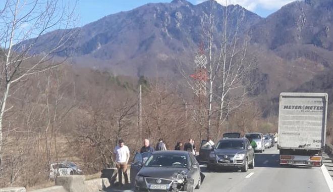 Accident rutier, cu patru mașini implicate! - 54423212222244418463487713989044-1552829143.jpg