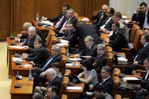 Doar două mandate succesive pentru aleșii locali - 546c996f682ccf0ed25e774a-1416406305.jpg