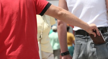 Polițiștii vă învață cum să recunoașteți hoții de buzunare - 54778faebfb990828ec9d581a3a5c7cb.jpg