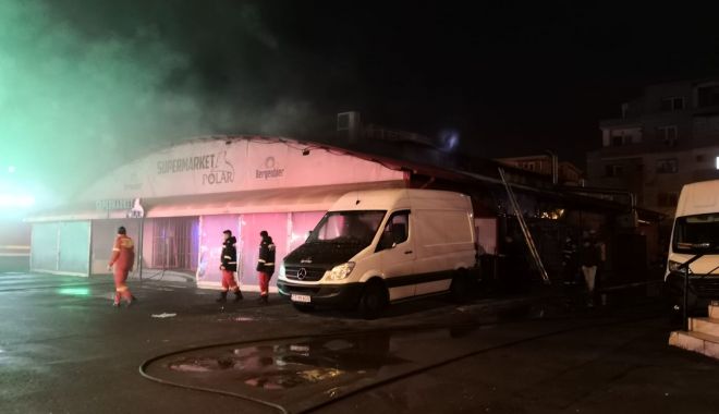 GALERIE FOTO / Supermarket în flăcări, în miez de noapte, la Constanța - 54a527b2d1994ed99e544896d169ddd9-1611561761.jpg
