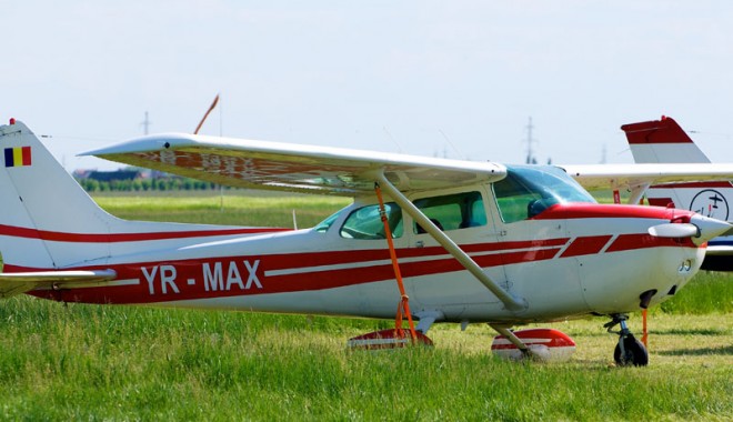 Un avion de mici dimensiuni s-a prăbușit la Costinești - 55102maxair1-1341746751.jpg
