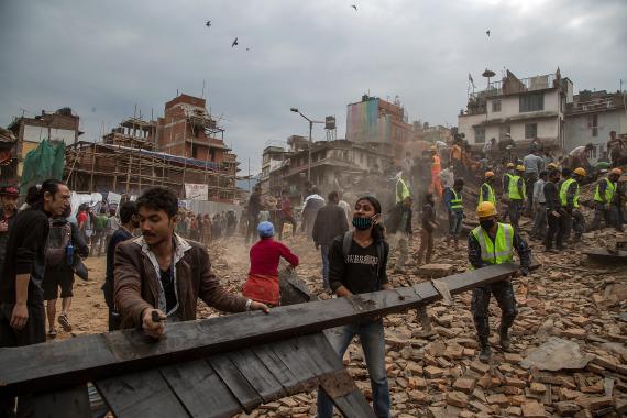 Cutremur în Nepal / Guvernul instituie stare de urgență în zonele afectate de cutremur. Peste 700 de morți - 553b91d7682ccff9477aa419-1429974771.jpg