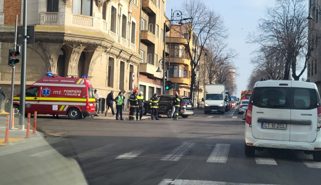 UPDATE. Accident rutier într-o intersecție din municipiul Constanța! Două mașini sunt implicate - 5587cfc977a14446af567e7fad9a3266-1737445947.jpg