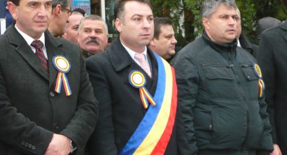 Primarul Matei a sărbătorit Ziua Națională, cu fasole și vin roșu, în mijlocul năvodărenilor - 55a763bf168815957fd8a5d72965c6ec.jpg