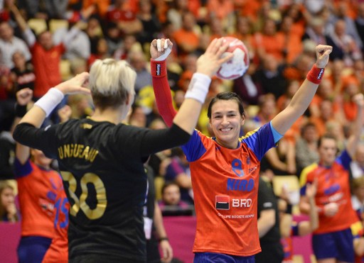 Tricoul handbalistei Cristina Neagu, de la Campionatul Mondial din Danemarca, adjudecat cu 3.000 de lei, la o licitație caritabilă - 5677b6ba95f9cfd213000000-1452417226.jpg