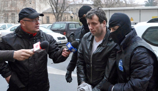 Hackerul Guccifer, adus din SUA în România și încarcerat la Rahova - 56dd9a18c36188ea088b45e9-1476183581.jpg