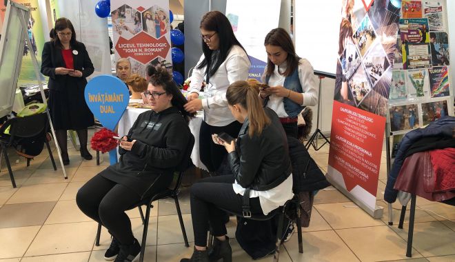 Aglomerație la Târgul ofertelor educaționale pentru clasa a IX-a - 57000739793963000973557769318045-1555063521.jpg
