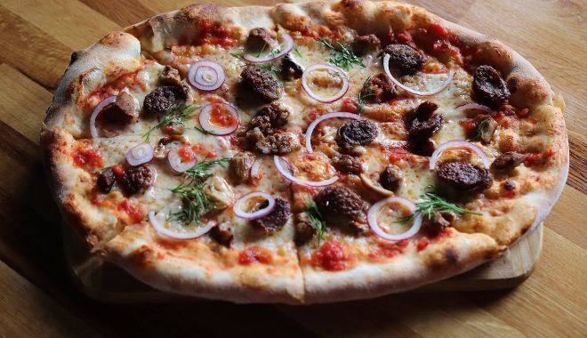 Mâncare pentru toate gusturile. Pizza “Evo” satisface papilele gustative ale tuturor clienţilor săi - 57038347234703622869364217803141-1638431063.jpg