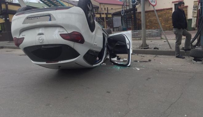 Ce spune Poliția Constanța despre accidentul cu mașina răsturnată, din Mamaia - 57222732641928922924543285110122-1555495303.jpg