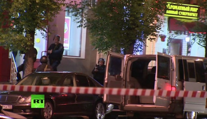 Luare de ostatici într-o bancă. Atacatorul amenința că aruncă în aer clădirea - 573cc09cc46188611d8b45af64313400-1463639059.jpg