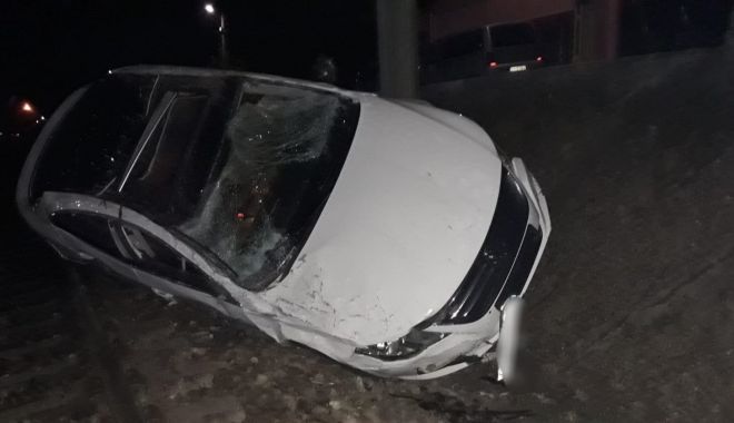 S-a urcat băut la volan și și-a făcut praf mașina, în șant - 57486146413786312513442232490294-1555916631.jpg