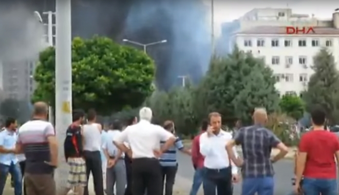 TURCIA, LOVITĂ DIN NOU. ATAC CU BOMBĂ. TREI MORȚI, MULȚI RĂNIȚI - 575812dd682ccf15c3f1b6ef-1465391859.jpg