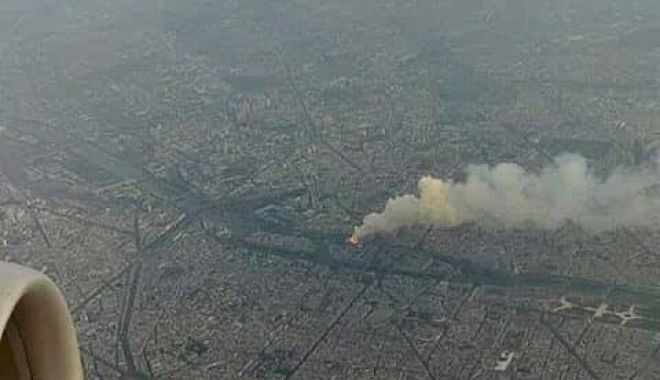 IMAGINEA ZILEI. Tragedia de la Notre Dame, surprinsă din avion - 57710703207949363902552665060435-1555400072.jpg
