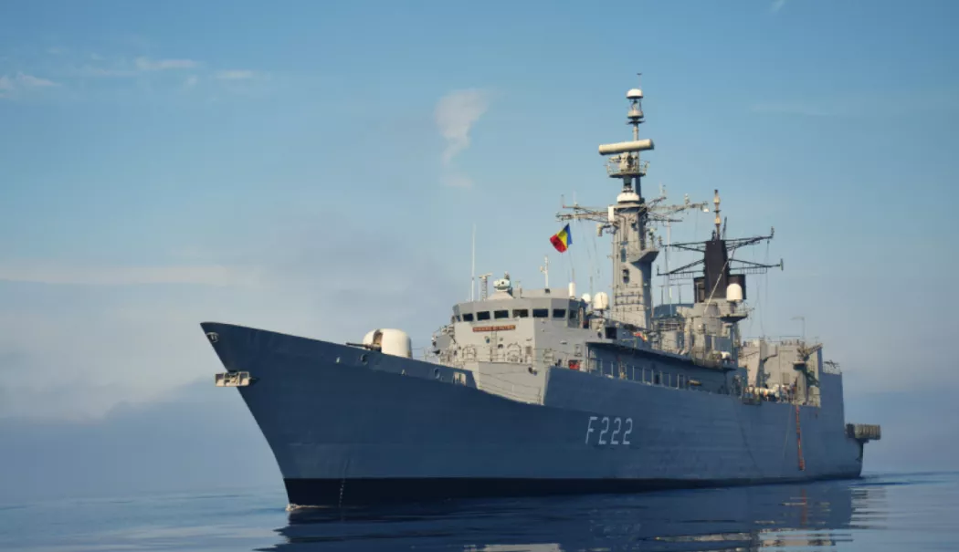 Militarii români, antrenamente intense la bordul fregatei „Regina Maria”