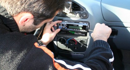 Trei mașini sparte după ce hoții au văzut bunuri de valoare înăuntru - 5825afacb6cd4cd420b8671296dbb29f.jpg