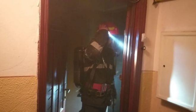 GALERIE FOTO / Incendiu la un apartament din Constanța. Intervin mai multe echipaje de pompieri - 58570680771931923188360623345408-1556550310.jpg