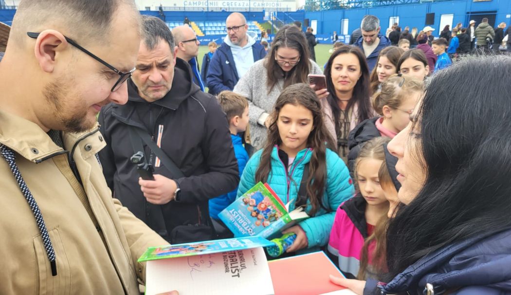 Autorul îndrăgit de copii, Alec Blenche, lansează cartea "Jurnalul unui fotbalis de buzunar"