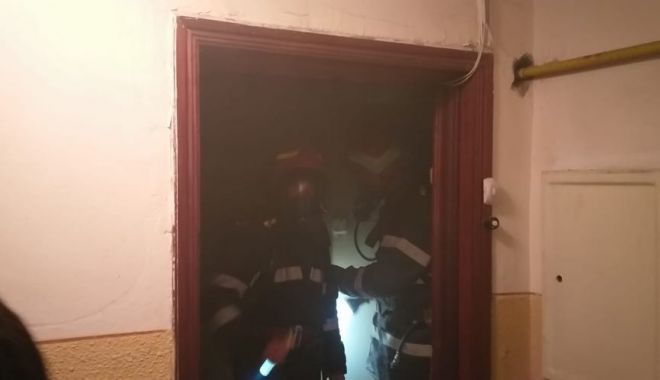 GALERIE FOTO / Incendiu la un apartament din Constanța. Intervin mai multe echipaje de pompieri - 59093869228538573506041451090817-1556550564.jpg