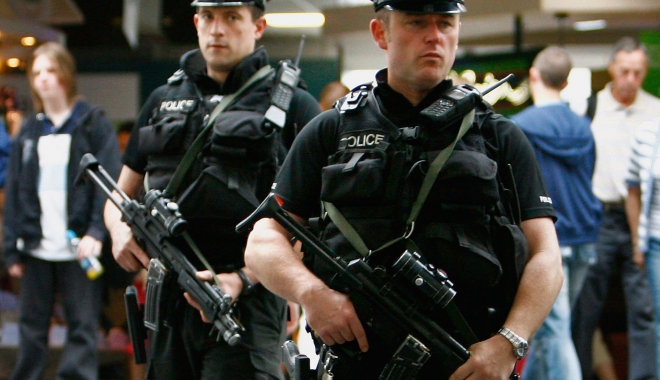 ALERTĂ LA NEW YORK / Stație de metrou, evacuată - 5armedpolicegetty-1499026966.jpg
