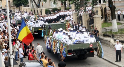 Jale fără margini la funeraliile victimelor din catastrofa aeriană de la Tuzla - 5b4c3b7066609312f67dac444107c1a2.jpg