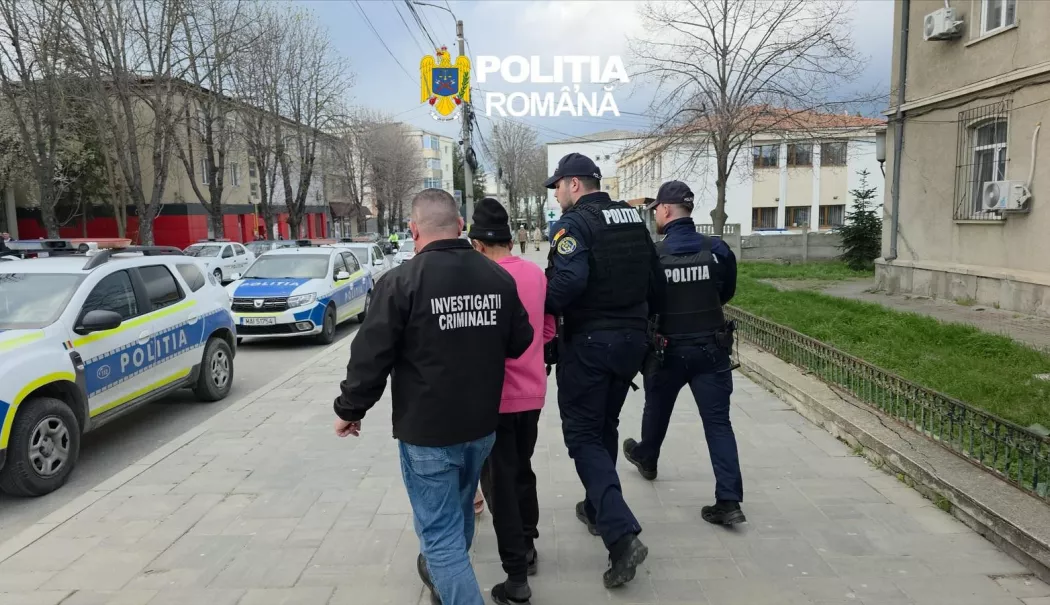 Teroare în Medgidia! Un bărbat și copiii lui, suspectați că au furat bunuri din mașini și morminte
