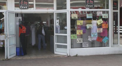 Comercianții au trecut la reduceri semnificative spre bucuria turiștilor - 5bb3c32aa0d036401034b38ce37cd827.jpg