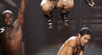 Jennifer Lopez a căzut la American Music Awards - 5c9dd188159c09ac3db3a286a47f7eb2.jpg