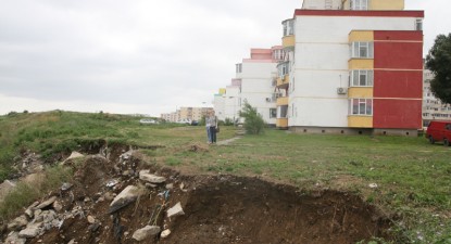 Consolidarea cu vegetație - o soluție ieftină pentru a încetini surparea malului în cartierul Poarta 6 - 5e89a7b60321892f122a6b76299bed0f.jpg