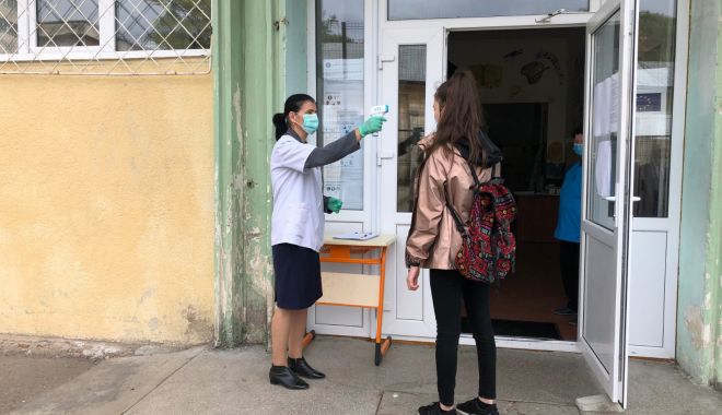Primarul Decebal Făgădău susține că școala ar trebui să înceapă pe 1 octombrie - 5ea64247da32439f87433242f8630ea4-1596622524.jpg