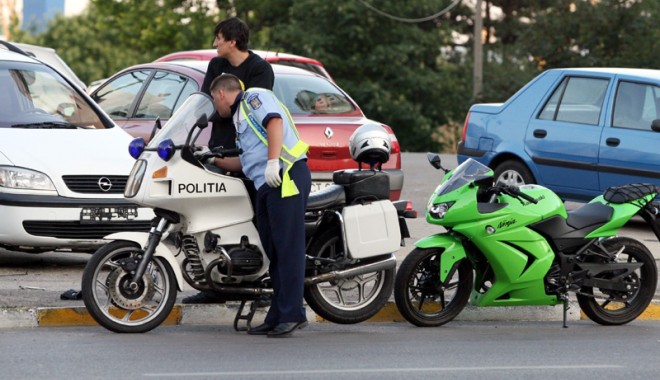 Neatenția la volan se plătește! Un șofer s-a răsturnat cu mașina! - 5f77cd9fcf6584fe01373a0e5e5fdd1f-1376731545.jpg