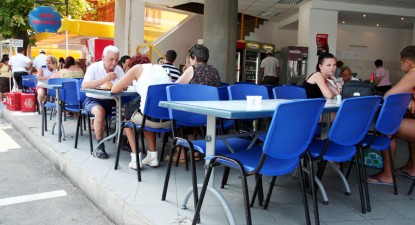 Patronii teraselor au inventat oferte care să atragă turiștii - 5f7eb1265fc56fb191ed29c13b3661a6.jpg