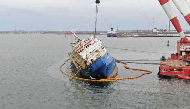 Ridicarea navei răsturnate în portul Midia, amânată din cauza vântului puternic! - 5febrranfluaresursagsp-1580897113.jpg