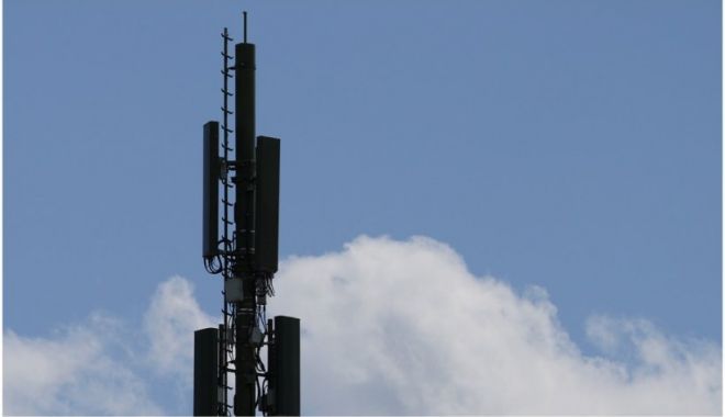 Doi călugări au incendiat o antenă 5G în Franța - 5g-1632318066.jpg