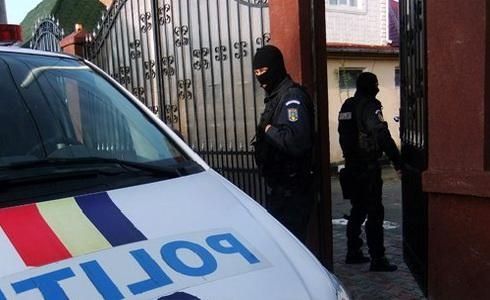 DESCINDERI CU MASCAȚI la evazioniștii cu băuturi alcoolice - 5iunieperchezitii-1401983341.jpg