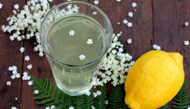 Sirop de soc  preparat în casă - 5iuniesiropdesoc-1370428477.jpg