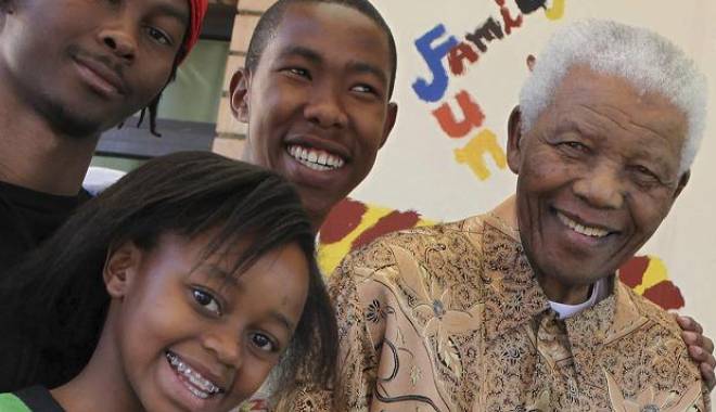 Familia lui Nelson Mandela, afectată de un nou scandal - 5mandela23830c-1439891199.jpg