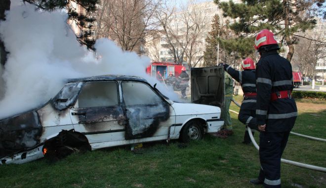 MAȘINI DISTRUSE ÎN INCENDIU, în miez de noapte, în Constanța! - 5octmasiniarse-1601885165.jpg