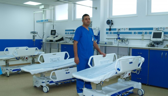 Iată de ce se așteaptă cu orele la Urgența Spitalului Județean Constanța! - 5octombrieurgentamedici-1317806507.jpg